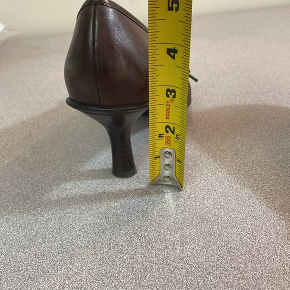 Bandolino - Garvey Mary Jane heels. Size 8 - Picture 9 of 10